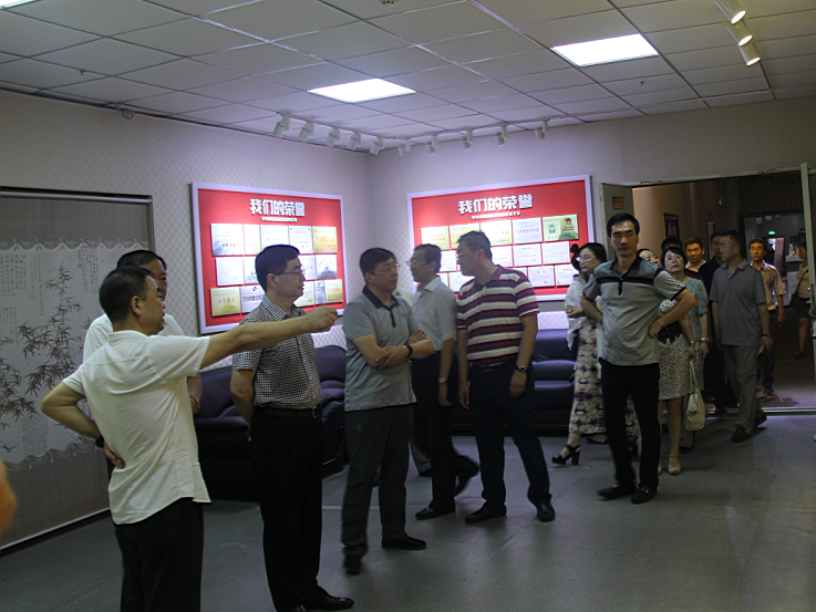 ����������ӡ�����鳤����ί����������һ��ݰ�ټ��Ź�Ħָ��