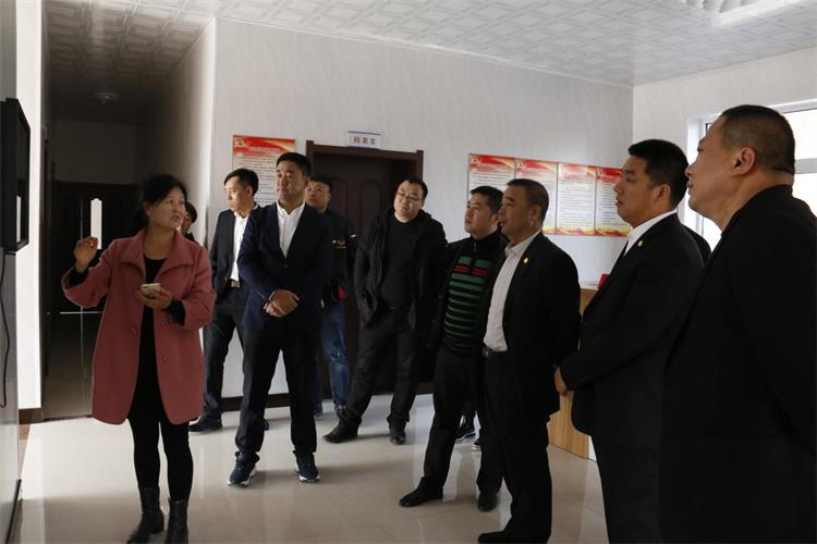 曹玉学董事长实地调研智慧墟落项目.jpg 曹玉学董事长实地调研智慧墟落项目.jpg