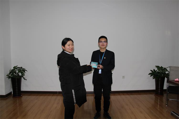 小我私家魅力奖获得者刘明及颁奖人.jpg