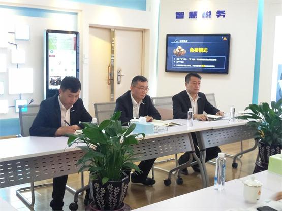 在集团多功效厅座谈.jpg