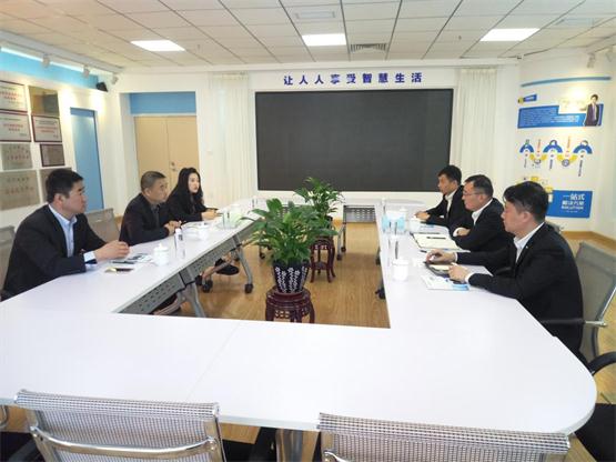 在集团多功效厅座谈2.jpg