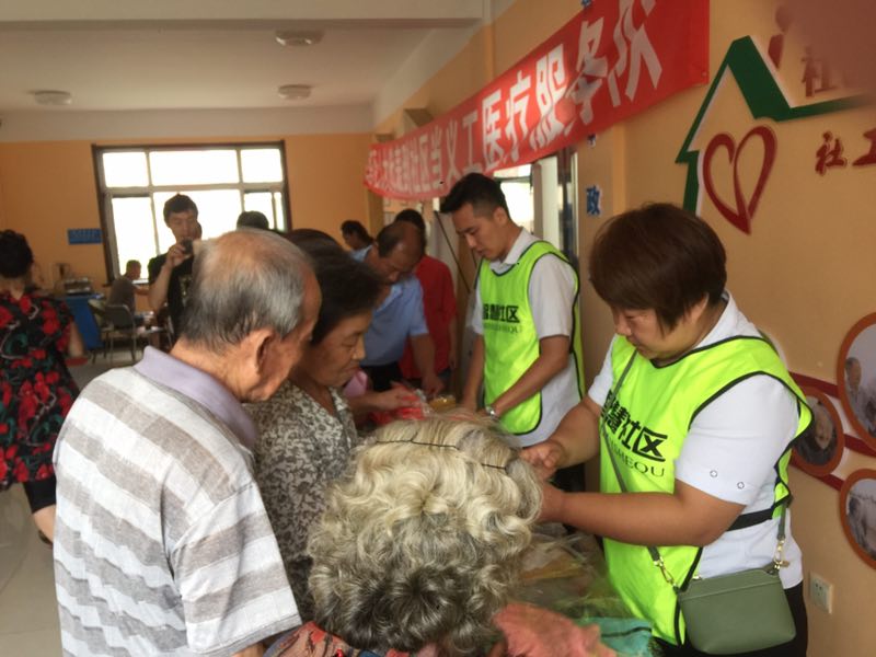旧衣捐赠现场.jpg 旧衣捐赠现场.jpg