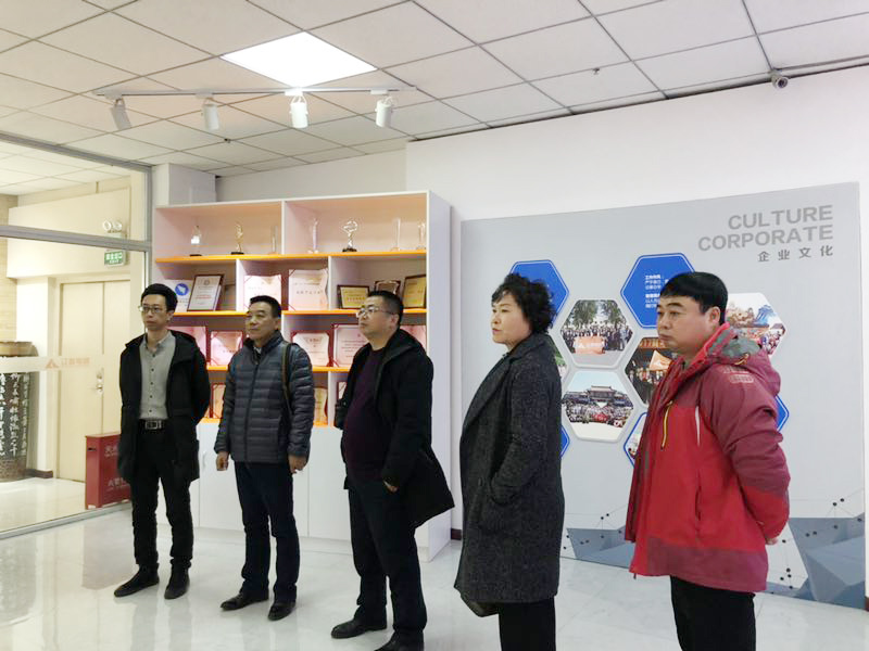 刘宝昌主任一行听取集团各个项目先容.jpg 刘宝昌主任一行听取集团各个项目先容.jpg