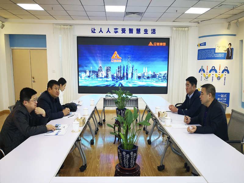 于力总司理一行对财路大数据项目举行相识.jpg 于力总司理一行对财路大数据项目举行相识.jpg