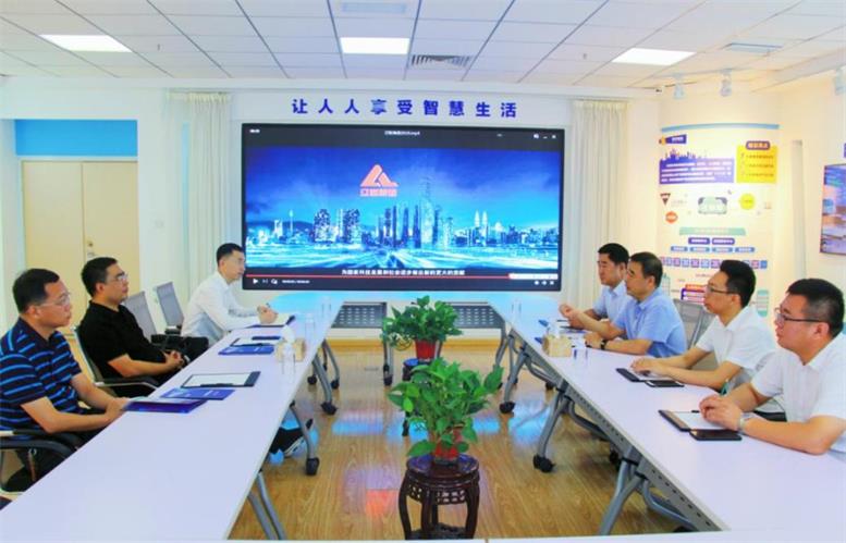 辽阳市白塔区委书记缪万举莅临威尼斯569vip信息调研指导2.jpg 辽阳市白塔区委书记缪万举莅临威尼斯569vip信息调研指导2.jpg